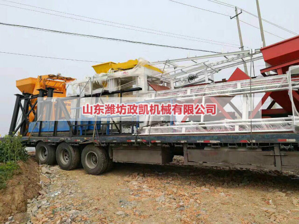 江蘇徐州4-15型水泥磚機裝車(chē)發(fā)貨現場(chǎng)